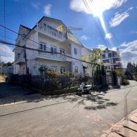 CHÍNH CHỦ BÁN VILLA 2 MẶT TIỀN KHU VIP LỮ GIA ĐƯỜNG Ô TÔ NÉ NHAU -ĐÀ LẠT