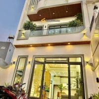 Nhà mặt tiền Cổ Loa đẹp lung linh giảm giá chỉ còn 10,3 tỷ