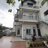 NHÀ 2 MẶT TIỀN ĐƯỜNG Ô TÔ NGANG 8M NGAY GẦN TRƯỜNG LAM SƠN ĐƯỜNG NGÔ QUYỀN ĐÀ LẠT