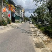 Nhà phố Mặt tiền KQH đường Yersin, Đà Lạt hơn 100m2 ngang 5m đường ô tô đậu trước nhà, vị trí đẹp giá tốt chỉ 8.5 tỷ
