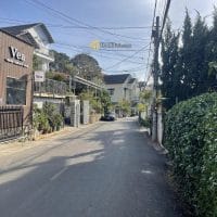 NHÀ CẤP 4 XINH XẮN SÂN VƯỜN RỘNG NẰM MẶT TIỀN KHU VIP NGUYỄN TRÃI PHƯỜNG 9 ĐÀ LẠT